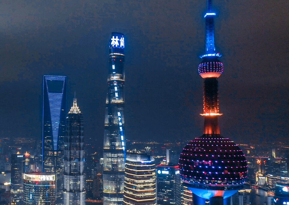 第一戶外傳媒-上海中心LED長卷