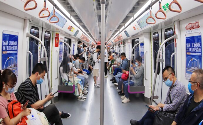 第一戶外傳媒-成都地鐵車廂海報廣告