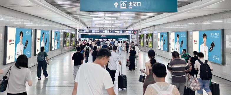 第一戶外傳媒-溫州南站出站通道墻面燈箱 第一戶外傳媒-溫州南站出站通道墻面燈箱