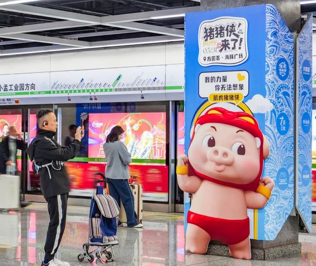 貴陽(yáng)地鐵1號(hào)線貴陽(yáng)北站地鐵站臺(tái)包柱廣告，貴陽(yáng)地鐵廣告價(jià)格