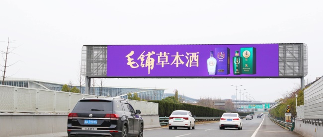 長沙機(jī)場高速跨線橋LED廣告，長沙黃花機(jī)場高速大屏廣告價格