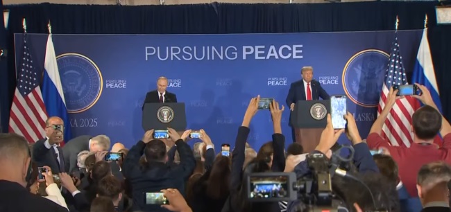 剛剛結(jié)束的特普會給俄烏局勢產(chǎn)生什么影響？未來俄烏走向和平的可能性有多大？