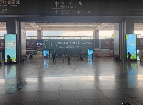 第一戶外傳媒-蕪湖站-出站口圖騰柱燈箱 第一戶外傳媒-蕪湖站-出站口圖騰柱燈箱