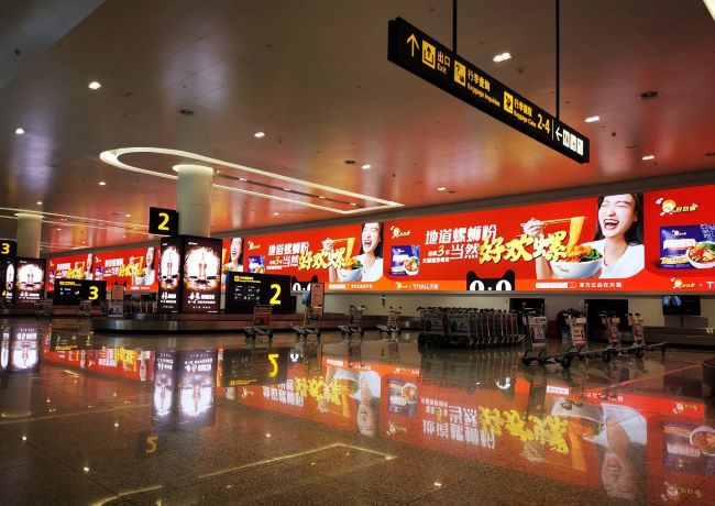 桂林兩江機場行李大廳墻面LED巨屏投放，桂林機場大屏廣告價格