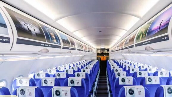 第一戶外傳媒-深圳航空-機(jī)艙內(nèi)頭巾行李架廣告