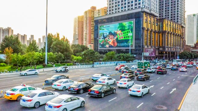 沈陽青年大街萬鑫酒店LED廣告投放，沈陽大屏廣告價(jià)格