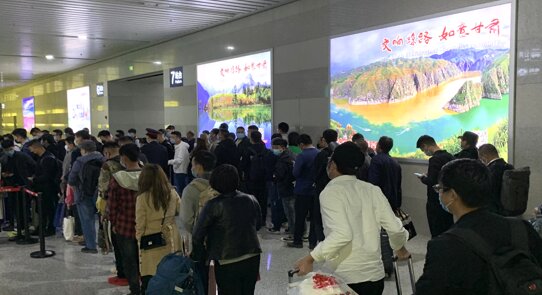 第一戶(hù)外傳媒-蘭州西站-