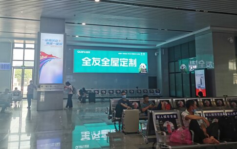 第一戶外傳媒-賀州站-一樓候車室新站房燈箱