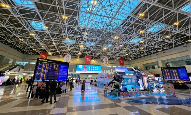 珠海金灣機場出發大廳中央LED廣告投放，珠海機場大屏廣告價格