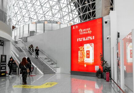 第一戶外傳媒-銅仁鳳凰機場-安檢出口候機扶梯燈箱 