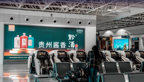 第一戶外傳媒-銅仁鳳凰機場-二樓候機區墻面燈箱 