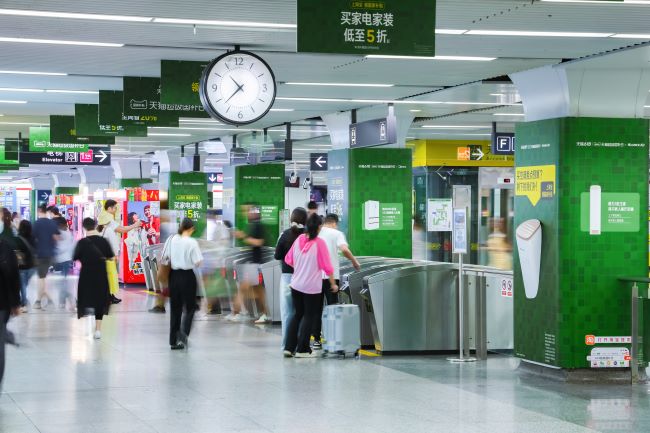 杭州鳳起路地鐵站創意包柱廣告投放，杭州地鐵廣告價格
