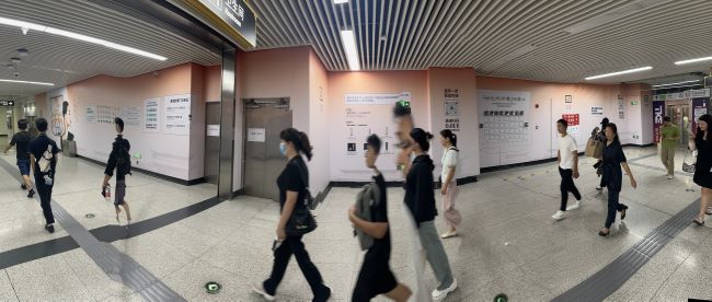 洛陽地鐵解放路站通道墻貼廣告投放，洛陽地鐵大屏廣告價格