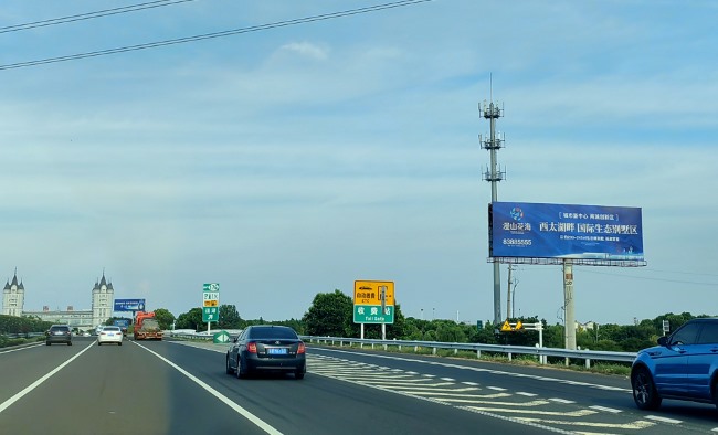 常州高速立柱大牌廣告投放，常州戶外高桿大牌廣告價格