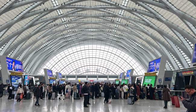 天津西站候車大廳檢票口上方廣告，天津西高鐵站大屏廣告價格