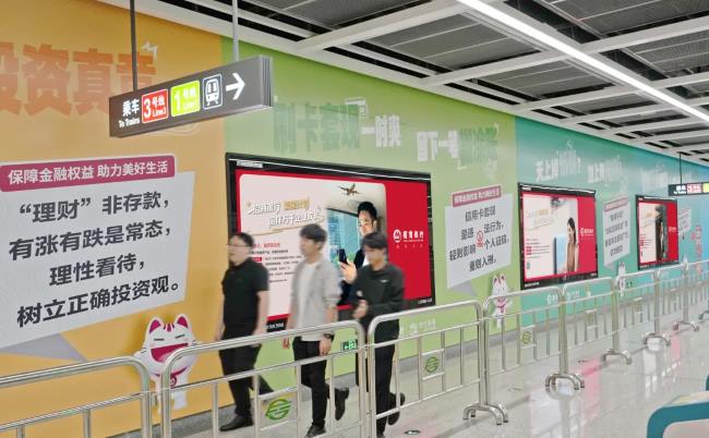 貴陽地鐵品牌墻廣告優勢：核心客流與超大視覺的完美融合