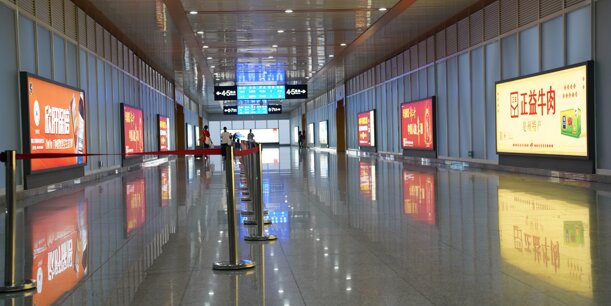 第一戶外傳媒-亳州南站-進站天橋燈箱 第一戶外傳媒-亳州南站-進站天橋燈箱