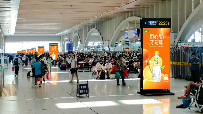 石家莊站高鐵候車區LED屏：動線節點的視覺溝通樞紐