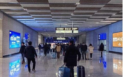 第一戶外傳媒-鹽城站-出站廳墻面燈箱 第一戶外傳媒-鹽城站-出站廳墻面燈箱