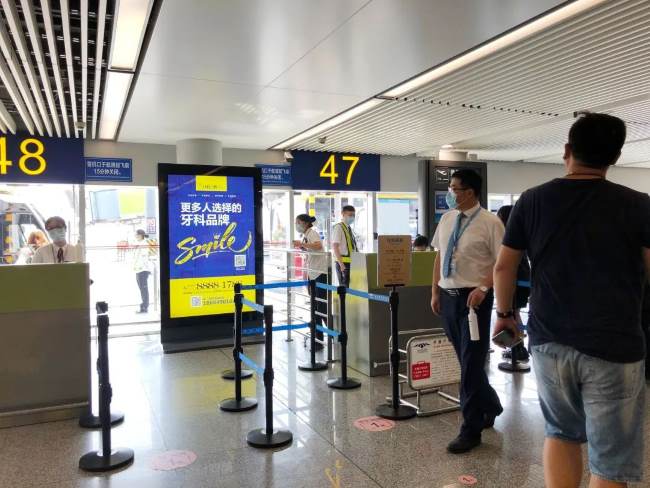 長沙機場登機口燈箱套裝：旅客動線的精準觸達媒介