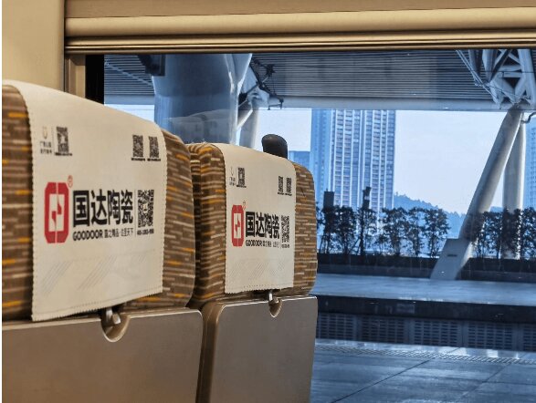 春運高鐵列車頭枕巾廣告價格收費多少？高鐵車廂座椅頭巾廣告案例