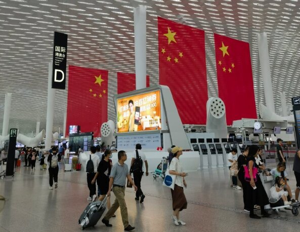 深圳機場出發值機廣告牌旁的大蓮蓬是干啥用的？深圳機場廣告價格