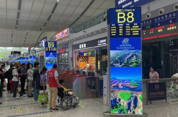 深圳北站LED廣告價格，深圳北高鐵站候車大廳廣告全覆蓋廣告案例