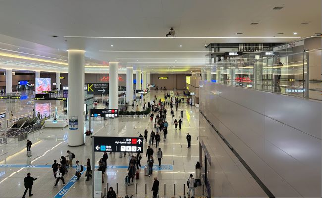 成都地鐵天府機場站LED包柱大屏：空鐵聯運的視覺焦點