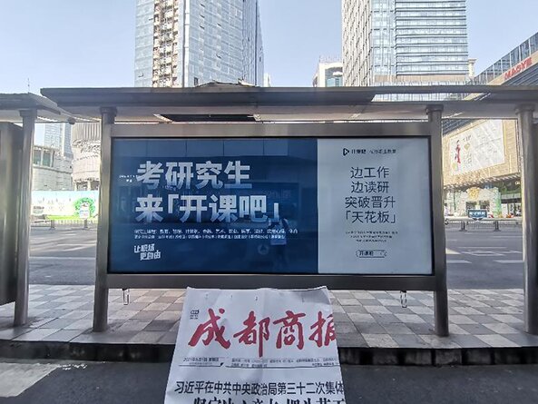 成都公交候車亭廣告價格多少錢？成都公交車站廣告燈箱尺寸？