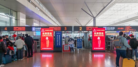 第一戶外傳媒-鄭州東站-出發層五個進站口安檢儀兩側LED屏 第一戶外傳媒-鄭州東站-出發層五個進站口安檢儀兩側LED屏