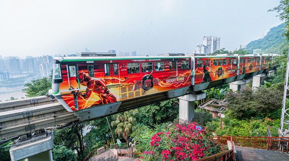 重慶地鐵廣告案例，院線電影重慶地鐵外包車廣告，重慶網紅地鐵廣告效果怎么樣？