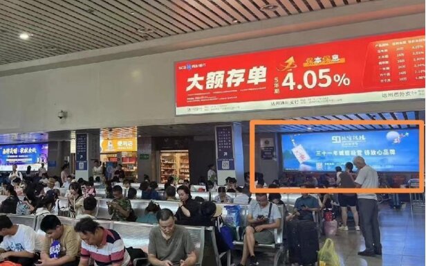 第一戶外傳媒-達州站-動車候車廳燈箱