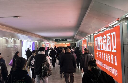 第一戶外傳媒-達州站-進出站通道墻面燈箱