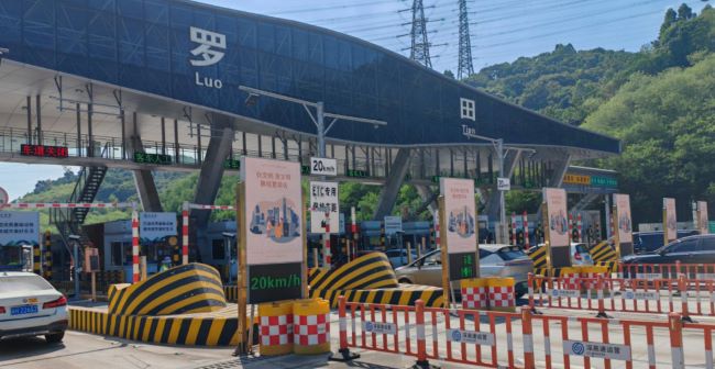 深莞往來車流下的收費站LED刷屏機廣告場景研究