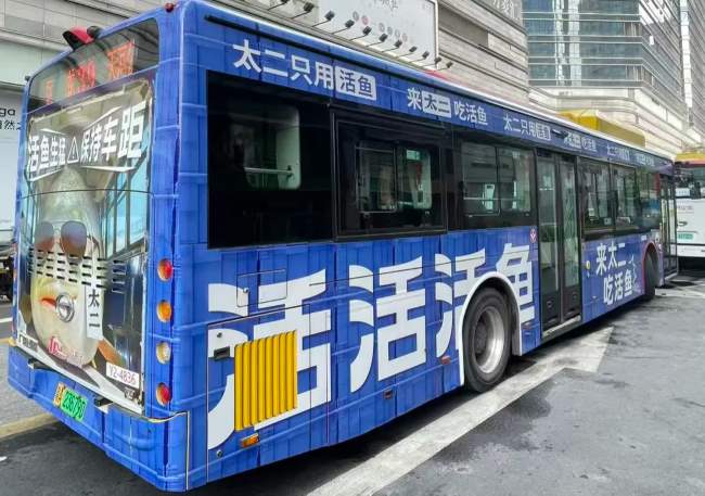 全車身貼廣告在廣州城市交通網絡中的動態展示優勢