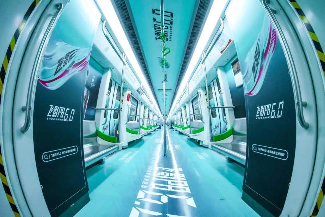 南寧地鐵全景品牌專列廣告從視覺到場景的完整覆蓋分析