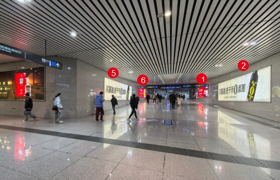 第一戶(hù)外傳媒-雙流機(jī)場(chǎng)站-換乘通道墻面燈箱 第一戶(hù)外傳媒-雙流機(jī)場(chǎng)站-換乘通道墻面燈箱