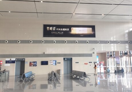 第一戶外傳媒-新津南站-候車廳兩側墻面燈箱