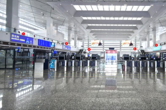 第一戶外傳媒-自貢站-候車大廳商業夾層兩側墻面燈箱 