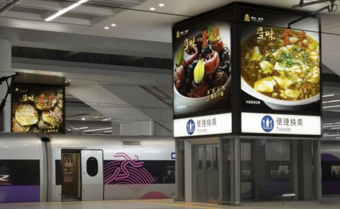 第一戶外傳媒-杭州西站-東側(cè)進站垂直電梯燈箱 