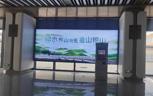 第一戶外傳媒-東陽北站-出站廳墻面燈箱