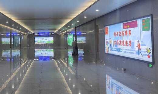 第一戶外傳媒-東陽北站-進(jìn)出站通道燈箱