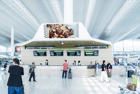 第一戶外傳媒-廣州白云機場-T2國內出發值機大廳燈箱廣告