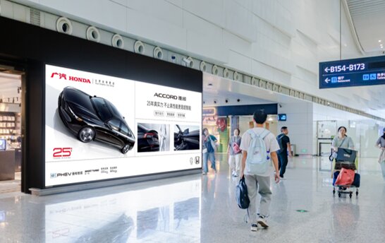 第一戶外傳媒-廣州白云機場-T2國內出發安檢后通道燈箱廣告