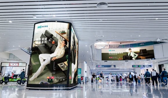第一戶外傳媒-廣州白云機場-T2國內出發到達混流區燈箱廣告