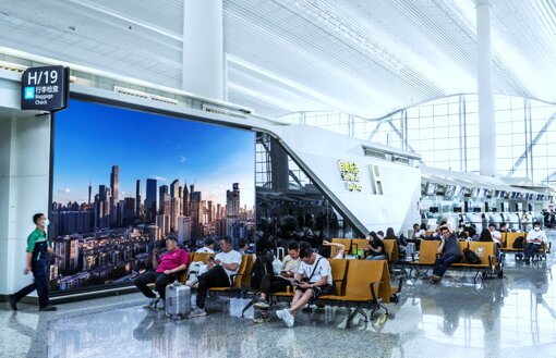 第一戶外傳媒-廣州白云機場-T2國際值機島島尾燈箱