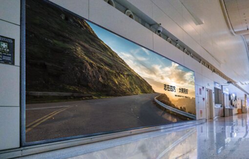 第一戶外傳媒-廣州白云機場-T2國際安檢后地標墻面燈箱