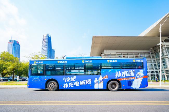 連接多元生活場(chǎng)景的東莞公交車(chē)身廣告?zhèn)鞑ヂ窂? width=