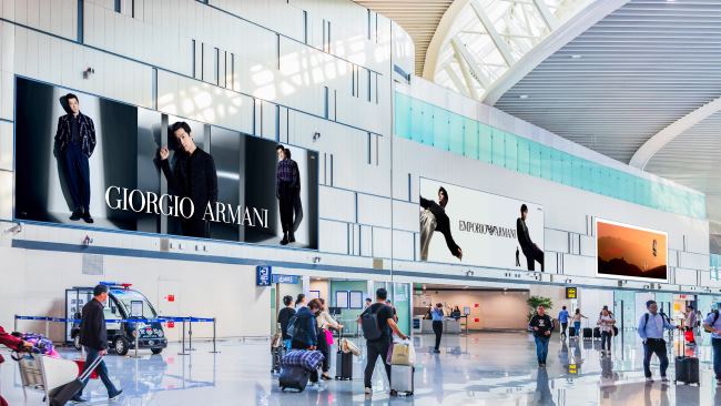 青島膠東機場LED大屏廣告