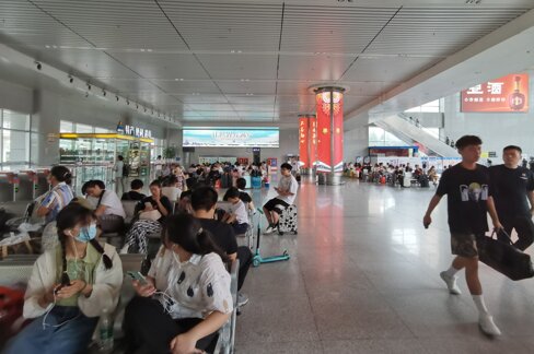 第一戶外傳媒-淮北站-一層候車廳墻面燈箱 第一戶外傳媒-淮北站-一層候車廳墻面燈箱